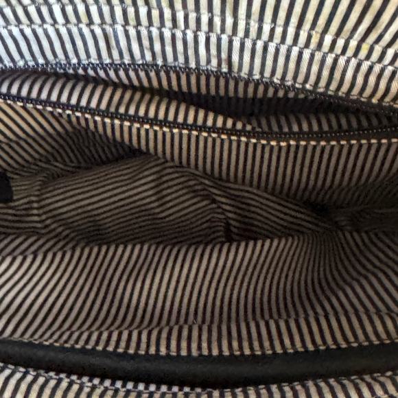 Cute and Unique Black Leather Circle Handbag - Picture 2 of 4